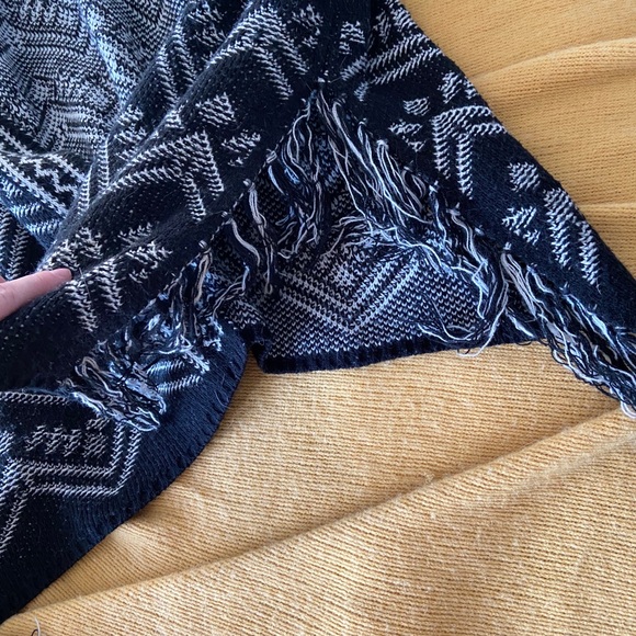 Open sweater - Picture 2 of 3